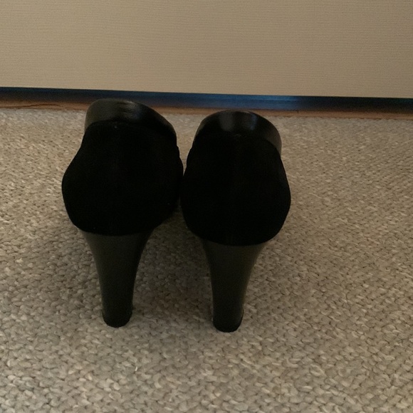 Black Suede Aquatalia Heels/Pumps, Size 7- very gently used - Picture 3 of 6